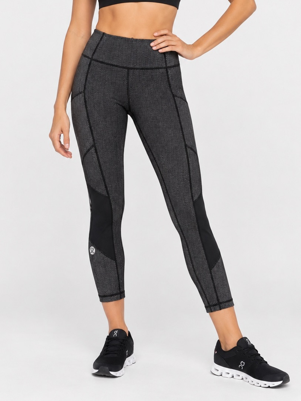 Lululemon Herringbone Leggings Size 6 Black Gray 23.5” Cropped Running Pants